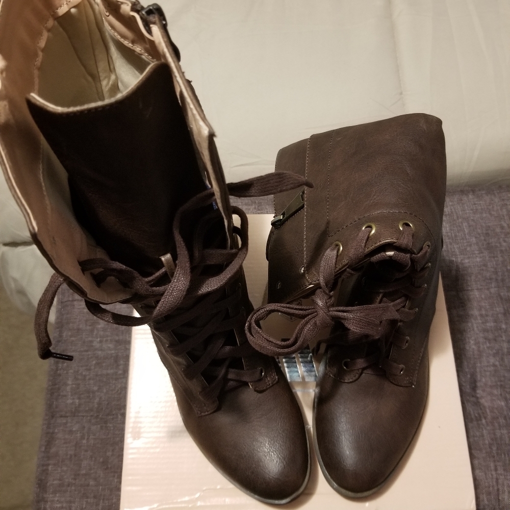 Round Toe Lace Up Booties